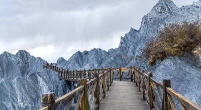 带我妈跟了一次成都夕阳红旅游团，我才发现老年人旅游有多野
