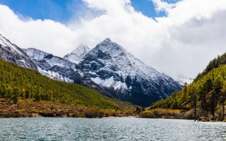 成都烟火与九寨仙踪，五天四晚，从热辣街巷到蓝色星球坠落的琉璃