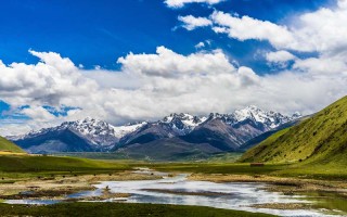 北京人的周末逃离，在成都烧烤摊上找回松弛感