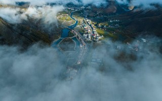 从川东翻滚的麻辣江湖，到川西神山圣湖的召唤，一条路吃遍烟火，看尽天堂
