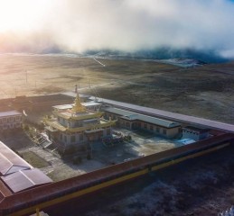 跟着成都大妈去青海湖，我差点被夕阳红旅行社气哭